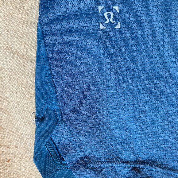 Lululemon Running Shirt Mens Small Blue Reflective - Picture 4 of 6
